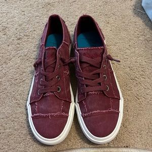 Womens Size 9 Blowfish Slip on shoes